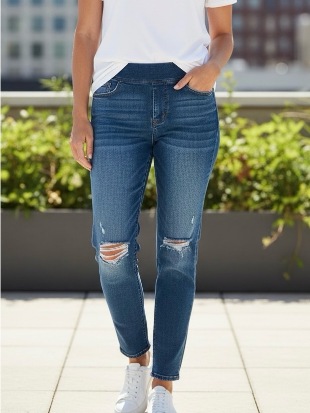 Old Navy Rockstar Stretchy Jeggings with Knee Distressing